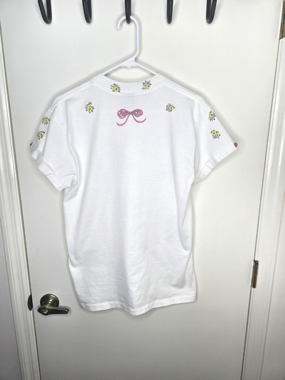White Floral Heart Short Sleeve Tee - Picture 3 of 6